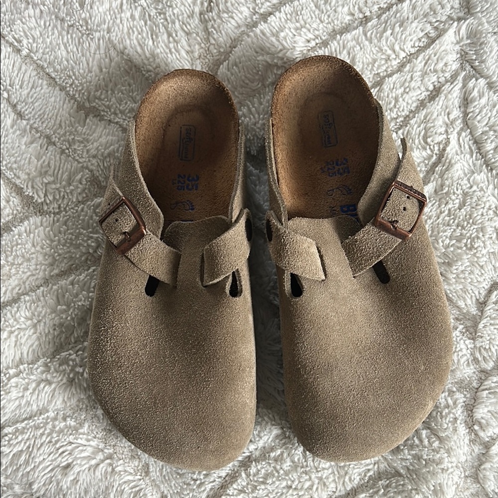 Birkenstock Kids /women Taupe suede clogs